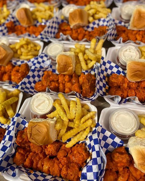 Food Plates Ideas To Sell, Food Sale Ideas, Fry Seasoning, Buffalo Shrimp, Hawaiian Roll, Seasoned Fries, Catering Ideas Food, Soul Food Dinner, Get Money