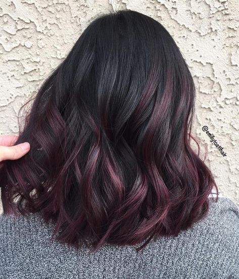 Black Hair with Dark Burgundy Highlights Pelo Color Vino, Dark Burgundy Hair, Burgundy Balayage, Purple Balayage, Maroon Hair, Dark Purple Hair, Plum Hair, Hair Color Burgundy, Red Brown Hair