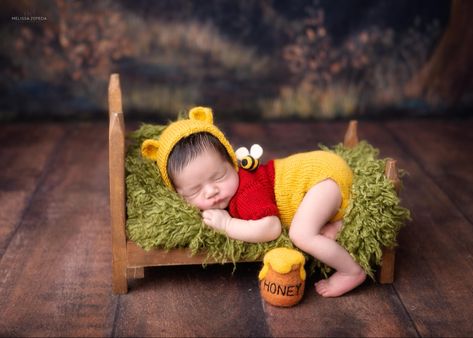 Pooh Bear Newborn Pictures, Pooh Bear Photo Shoot, Winnie The Pooh Newborn Photography, Winnie The Pooh Newborn Pictures, Costume Crochet, First Baby Pictures, Baby Shower Decorations Neutral, Winnie The Pooh Nursery