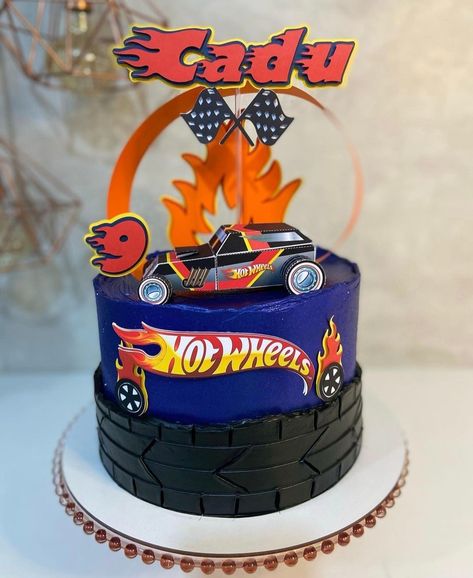 Bolo Hot Wheels Chantilly, Bolo Hot Wheels, Hot Wheels Cake, Hot Wheels Party, Elmo Party, Cartoon Cake, Instagram Inspiration Posts, Birthday Party Cake, Party Cakes