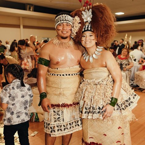 SIVA SAMOA 🇦🇸🇼🇸🔥💸👏🏽 The grand finale of this amazing wedding day & our favorite part of every Polynesian wedding reception! Can you tell @faletoluata @will.tonga did amazing?! Which one is your favorite? 🥰 Polynesian wedding, Polynesian wedding reception, Polynesian wedding photography, Samoan wedding photography, Samoan wedding Videography, Siva Samoa, taualunga #polynesian #polynesianwedding #polynesianweddings #samoanwedding #samoanweddings #tonganwedding #sivasamoa #taualuga #hawaiiw... Samoan Tongan Wedding, Tongan Wedding, Samoan Wedding, Samoan People, Polynesian Wedding, Polynesian Culture, Video Team, Traditional Clothes, Wedding Videographer