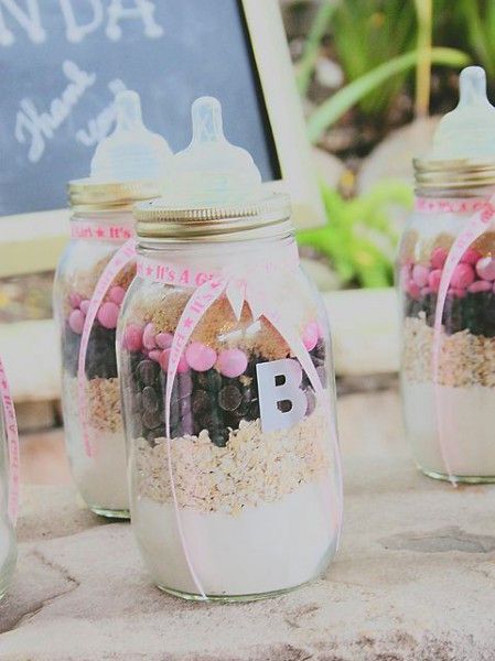 Creative Baby Shower Favors, Best Baby Shower Favors, Mason Jar Favors, Baby Shower Gifts For Guests, Shower Prizes, Diaper Wreath, Baby Shower Prizes, Creative Baby Shower, Ideas Baby Shower