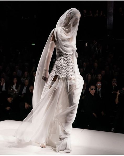 Runway Fashion Couture, Futuristic Fashion, Spring Summer 2024, Spring 2024, Summer 2024, Punk Rock, Couture Fashion, Runway Fashion, Fashion Collection