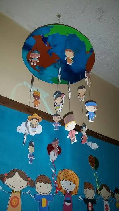 Children's Day Activities, Kids Church Rooms, Around The World Theme, Preschool Art Projects, School Murals, Classroom Art Projects, Hand Crafts For Kids, Preschool Art Activities, Kindergarten Crafts