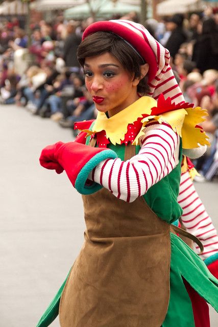 A Christmas Fantasy Parade: Elf | Carlos | Flickr Christmas Elves Costumes, Elf Outfit Christmas, Christmas Elf Cosplay, Christmas Elf Costume Ideas, Christmas Elf Costume Women, Elf Costume Ideas, Christmas Elf Costume Diy, Diy Elf Costume, Elf Costumes