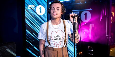 Harry Styles Covers Lizzo's 'Juice' on BBC Radio and it's AMAZING! Harry Styles Concert Outfits, Harry Styles Concert Outfit Ideas, Fine Line Era, Harry Styles Clothes, Harry Styles Concert Outfit, Little Dorrit, Harry Styles Outfit, Pretty Hurts, Harry Styles Fine Line