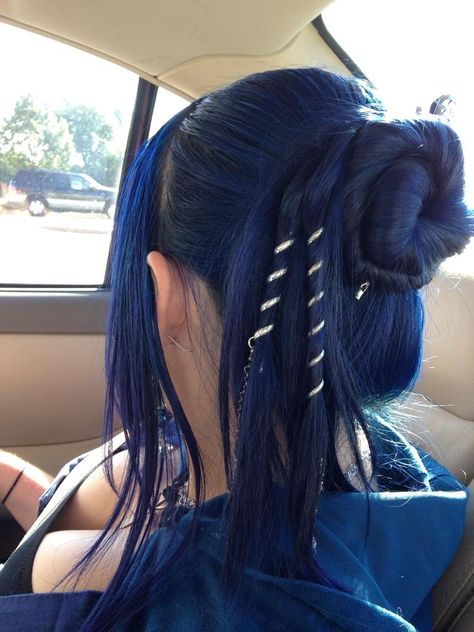 Hair Styles For Blue Hair, Anime Character With Blue Hair, Colerd Hair, Dark Blue Hair Aesthetic, Blue Aesthetic Hair, Blue Hair Girl Aesthetic, Blue Hair Ponytail, Characters With Blue Hair, Blue Hair Inspiration