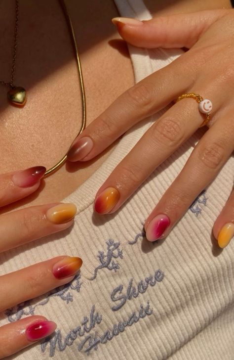 Summer Nails Nail Polish, Nails In Italy, Colorful Minimalist Nails, Short Almond Gel X Nail Designs Summer, Natural Length Nail Designs, Bali Nails Inspiration, Spain Summer Nails, Nail Art Vacation, Nail Inspo On Natural Nails