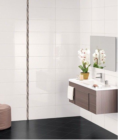 White Bathroom Wall Tiles White Tile Bathroom Walls, White Shower Tile, White Tile Shower, Room Wall Tiles, Tiled Bathroom, Guest Bedroom Remodel, Bathroom Big, Small Bedroom Remodel, White Wall Tiles