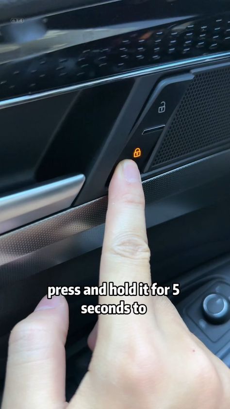 通哥说车 | You definitely don’t know these hidden features of cars!#car | Instagram Random Gadgets, Car Gadgets For Men, Secret Compartment In Car, Aesthetic Car Inside, Cleaning Car Windows, Car Safety Tips, Smart Car Accessories, Driving Basics, Cool Car Gadgets