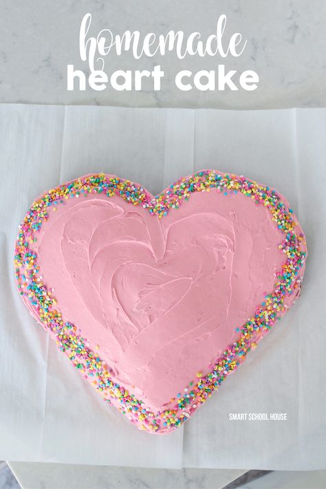 How to make a heart cake for $6! You will need the following supplies 1 square pan, 1 circle pan, 1 box of cake mix, and 2 containers of frosting Decor Ultah, Valentine's Goodies, Valentine Baking, Crafternoon Ideas, Valentine Food, Heart Birthday Cake, Choc Cake, Cakes Decorated, Cake Heart