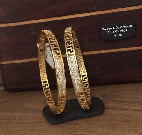 Bangles Jewelry Designs Gold Latest, Bangles Jewelry Designs Gold, Jewelry Designs Gold, Ad Bangles, Simple Gold Bangle, Plain Gold Bangles, Indian Jewellery Gold, Mens Diamond Bracelet, Women Marriage