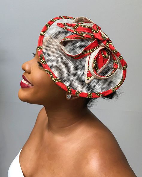 Ankara Fascinator, African Hair Accessories, African Bangles, Fascinator Hats Diy, Fascinator Hair, African Hats, Couture Hats, Ascot Hats, Church Hat