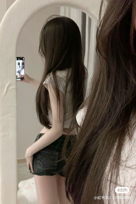 Ulzzang Girl Body, Korean Girl Body, Pretty Skin, Body Inspiration, Silky Hair, Dream Hair, A Mirror, Cute Poses, Girl Body