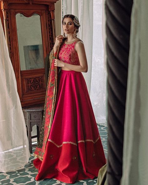 ZARA SHAHJAHAN (@zarashahjahanofficial) • Instagram photos and videos Pakistani Lehenga, Simple Lehenga, Indian Outfits Lehenga, Wedding Lehenga Designs, Lehenga Designs Simple, Traditional Indian Dress, Pakistani Fancy Dresses, Half Saree Designs, Indian Dresses Traditional