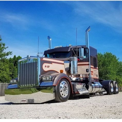 Semitrckn - US Trailer would love to repair used trailers in any condition to or from you. Contact USTrailer and let us repair your trailer. Click to http://USTrailer.com or Call 816-795-8484 Custom Kenworth W900, W900l Kenworth Custom, Truckers Daughter, Bull Hauler, Custom Big Rig, Kenworth W900, Custom Big Rigs, Peterbilt 379, Long Nose