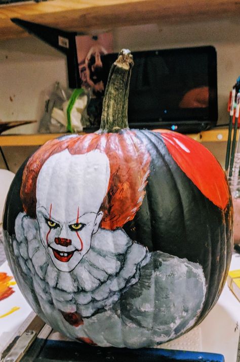 Pennywise Pumpkin Painting #pennywise #pumpkinpainting Pennywise Pumpkin, Creative Pumpkin Painting Ideas, Creative Pumpkin Painting, Pumpkin Decorating Contest, Pumpkin Drawing, Pumpkin Painting Ideas, Halloween Pumpkin Designs, Halloween Pumpkins Painted, Painted Pumpkin