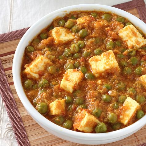 Matar Paneer - Green Peas and Indian Style Cottage Cheese (Paneer) Curry with Tomato and Onion Gravy - Step by Step Photo Recipe Tomato And Onion Salad, Paneer Dishes, Punjabi Food, Paneer Recipes, India Food, Green Peas, Indian Cooking, Veg Recipes, Indian Dishes