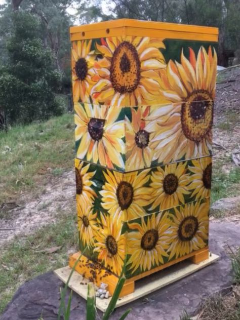 Painted Bee Boxes, Bee Box Painting Ideas, Beehive Painted, Beehive Painting Ideas, Bee Hive Painting Ideas, Painted Beehives, Beehive Painting, Painted Bee Hives, Apiary Beekeeping