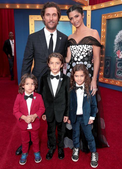 Family Fun! Matthew McConaughey and Reese Witherspoon Take Their Kids to the <em>Sing</em> Premiere Matt Mcconaughey, Camilla Alves, Matthew Mc, Mod Suits, Kids Singing, First Ladies, Celebrity Families, Celebrity Kids, Interracial Couples