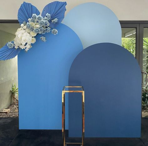 Blue Backdrop Ideas, Blue Arch Backdrop, Blue Birthday Backdrop, How To Make Backdrop, Faux Flowers Arrangements, Diy Backdrop Stand, Diy Photo Backdrop, Backdrop Wall, Wedding Backdrop Design