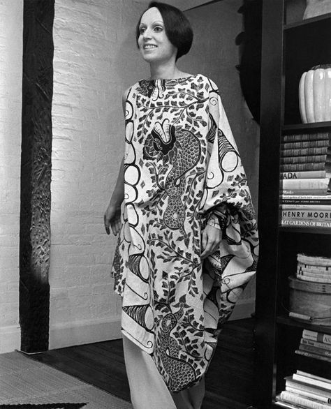 Toga Dress, Mary Mcfadden, Weimar Republic, Career Fashion, Richard Avedon, New York Apartment, Designer Name, Aesthetic Indie, Moda Vintage