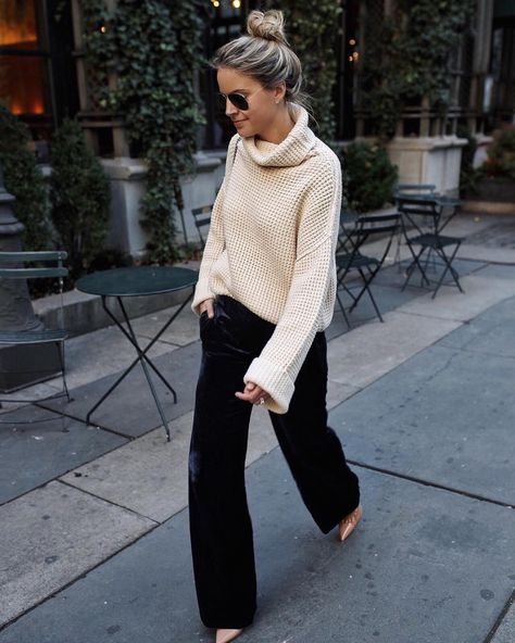 Velvet Pants Outfit, Fall Fashion Looks, Winter Outfit Ideas For Women, Winter Sweaters Oversized, Wide Leg Pants Outfit, Winter Sweater Outfits, Black Velvet Pants, Winter Outfit Ideas, Outfit Ideas For Women