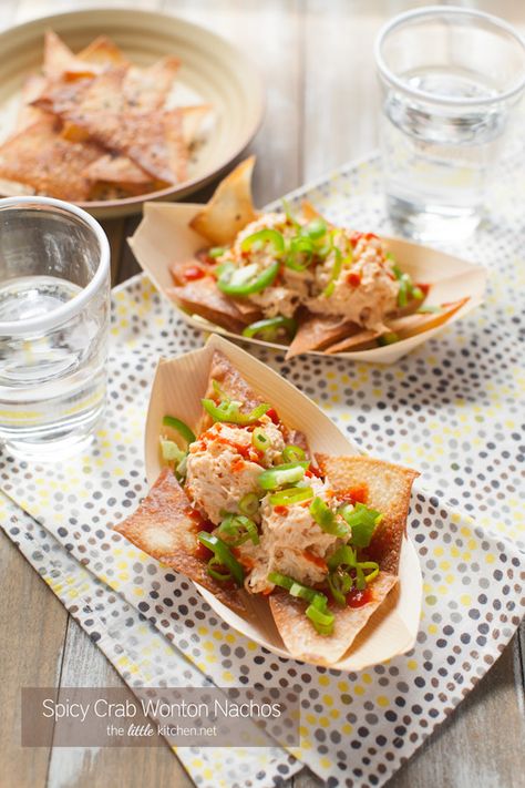 Spicy Crab Wonton Nachos Wonton Nachos, Crab Wontons, Spicy Crab, Nachos Recipe, Wontons, Little Kitchen, Party Food Appetizers, Seafood Dishes, Fajitas