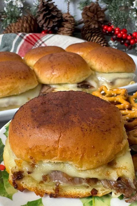 Transform Christmas Leftovers into Bite-Sized Sensations: Leftover Rib Roast Sliders Reign Supreme! Breathe new life into that glorious leftover rib roast with a show-stopping reinvention. Prime Rib Sliders Recipes, Prime Rib Sliders, Roast Sliders, Rib Sliders, Leftover Prime Rib, Horseradish Cream Sauce, Christmas Leftovers, Sliced Roast Beef, Standing Rib Roast