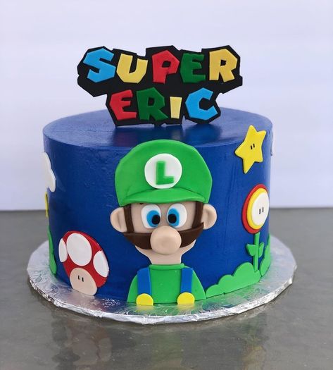 Luigi Pull Apart Cupcake Cake, Mario And Luigi Birthday Cake, Luigi Mansion Cake, Luigis Mansion Birthday, Luigi Birthday Cake, Luigi Cake Birthdays, Luigi Cake, Las Vegas Cake, Vegas Cake