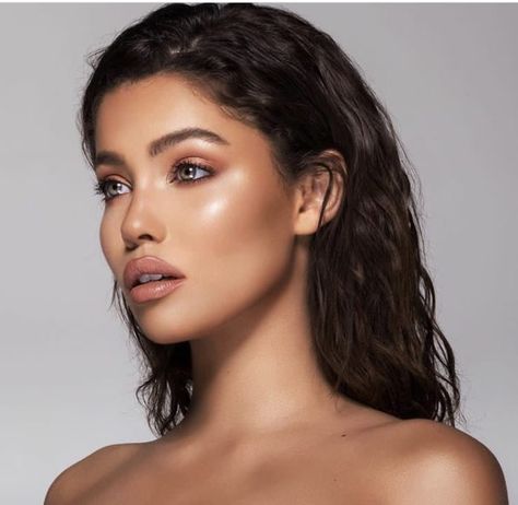 Kylie Jenner Cosmetics Gives Summer Vibes With Its ' Vacation Edition' - Fashion Bomb Daily Audreyana Michelle Photoshoot, Audreyana Michelle, Natural Beauty Photography, Contour Bronzer, Contour Powder, Lipstick Mac, Kylie Cosmetic, Velvet Lipstick, Foundation Primer