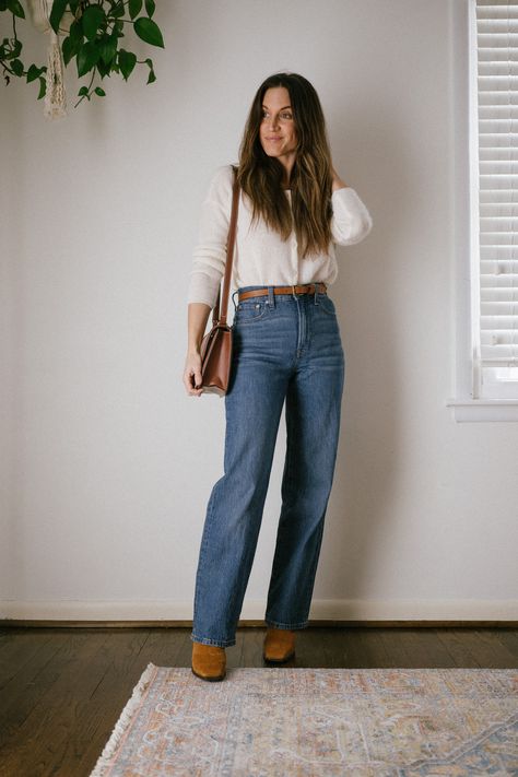 Brown Booties Outfit, Sezane Gaspard, Mom Uniform, Weather Clothes, Booties Outfit, Classic Style Outfits, Nude Sandals, Warm Weather Outfits, Wardrobe Style