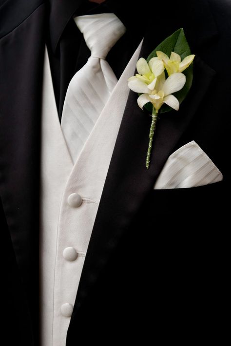 My dress is ivory and I can't stand the idea of the groom wearing an ivory shirt- it looks so dingy! So my soon-to-be groom will be wearing a black suit, black shirt, ivory vest, ivory tie, and ivory handkerchief. Black Suit Black Shirt, White Vest Suit, White Jeans For Men, White Tuxedo Wedding, Black Tuxedo Wedding, Wedding Groomsmen Attire, All Black Suit, White Tux, Black Suit Men