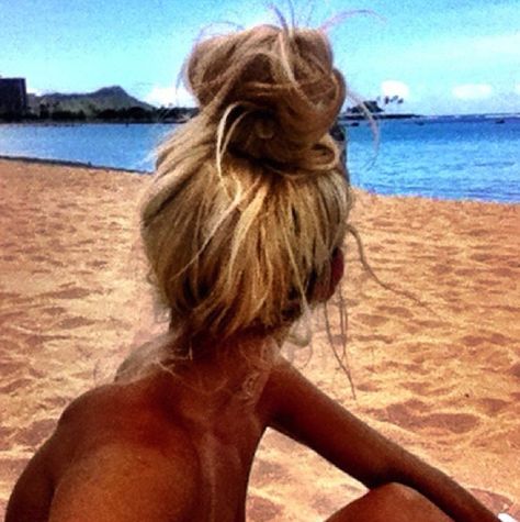 Top Knots, Good Hair Day, Hair Envy, Love Hair, Beach Hair, Messy Hairstyles, Top Knot, Hair Skin, Messy Bun