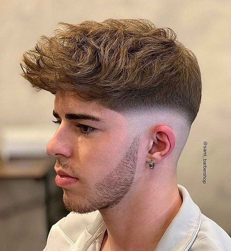 Have you been looking for mid-fade hairstyles that are on-trend right now? We have them all for you! A great example is this mid-drop fade on wavy, short hair. Which hairstyle would you like for yourself? If you are not sure, look through our collection and find the one that suits your taste. Photo Credit: @sami_barbershop on Instagram Low Skin Fade Haircut Men Long Hair, Low Fade Messy Hair, Mid Fade Messy Hair, Low Mid Fade, Skin Fade Pompadour, Faded Haircut, Haircut Ideas Trendy, Mid Skin Fade, Haircut Ideas For Men