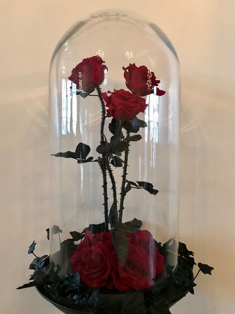 Victorian Goth Quinceanera Theme, Victorian Themed Wedding Decoration, Halloween Theme Quinceanera, Dark Red Centerpieces, Emo Quinceanera Theme, Black And Red Wedding Theme Decor, Vampire Theme Quinceanera, Vampire Sweet 16, Gothic Themed Party