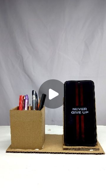 Cardboard Mobile, Pen Stand, Mobile Stand, Instagram Diy, Diy Cardboard, Pen Holder, Pen Holders, Creative Ideas, Pen