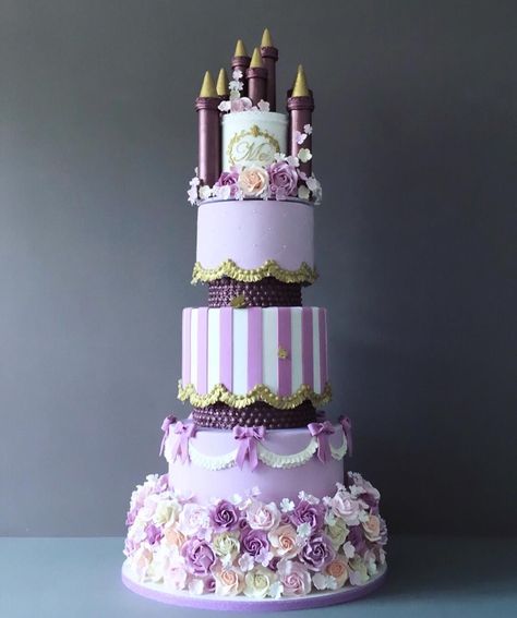 Castle Cake Design, Castle Cakes, Luxury Castle, Purple Cakes, Castle Cake, Poke Cakes, Instagram Luxury, Theme Cake, Celebration Cakes