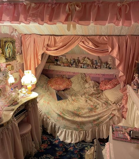 Casa Vintage, Dream House Rooms, Dreamy Room, Dream Room Inspiration, Room Makeover Bedroom, Cute Room, Dream House Interior, Room Makeover Inspiration, Cute Room Decor