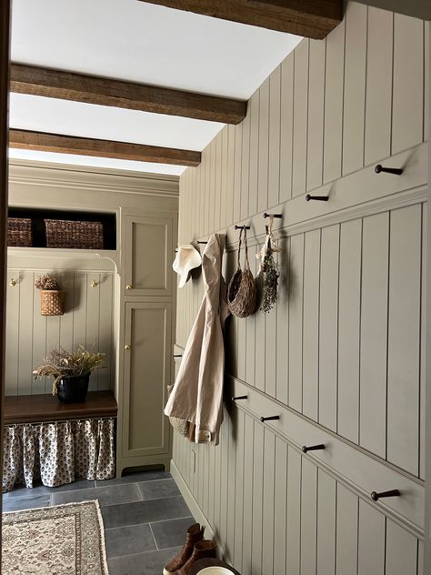 Boot Room Decor, Diy Built Ins, Hidden Shoe Storage, Mudroom Laundry, Laundry Room/mud Room, Mudroom Entryway, Mudroom Laundry Room, Mudroom Design, Laundry Room Remodel