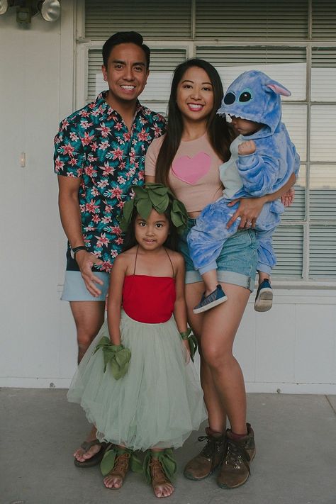 Stitch Family Costume, Matching Family Halloween Costumes, Disney Family Costumes, Stitch Halloween Costume, Lilo And Stitch Costume, Family Costume Ideas, Food Halloween Costumes, Family Themed Halloween Costumes, Stitch Family