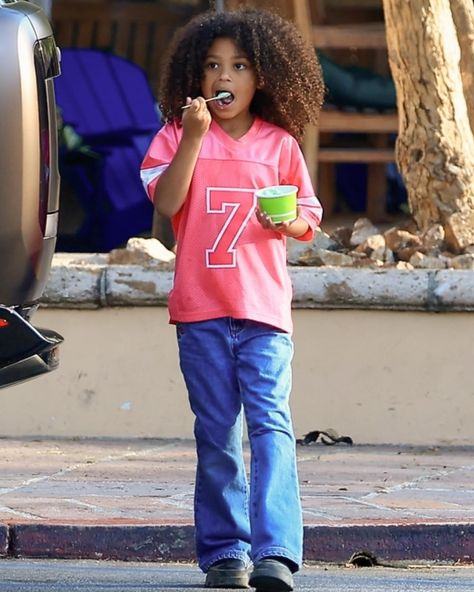 Kylie and Stormi in Malibu (6.27.2024) 🤍 #KylieJenner#KrisJenner#KUWTK#KimKardashian#KhloeKardashian#KourtneyKardashian#StormiWebster#AireWebster#TrueThompson#TatumThompson#SaintWest#NorthWest#ChicagoWest#PsalmWest#KylieCosmetics#KylieSkin#KendallJenner#Jenner#JennerSisters#Kardashian#Kardashians#KardashianSisters#KardashianFamily#KeepingUpWithTheKardashians#TheKardashians#TheKardashiansHulu#KardashiansHulu#Khy#KingKylie Stormy Jenner, Kylie Jenner Bags, Kylie And Stormi, Jenner Kids, Stormi Webster, Kylie Baby, Famous Babies, Kardashian Kids, Kardashian Family