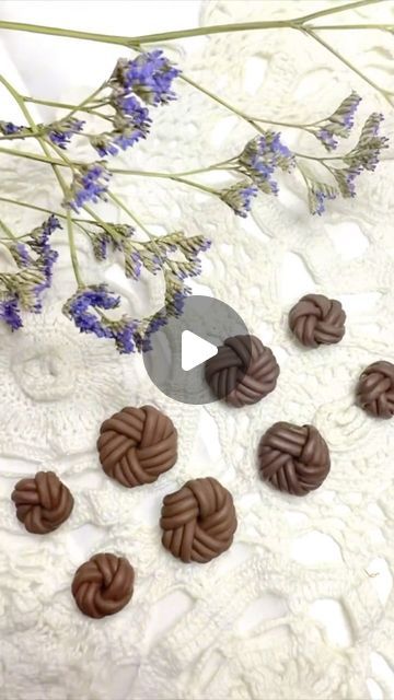 Sheeny Clay on Instagram: "Knot stud earrings, lets make it together 😍😍 . . . . . Follow for more ♥️  . . . . #knotstuds  #knotstud #knotearrings #clayearrings #slowfashion #earstud #knotstudsearrings #makersmovement #makersgonnamake #crafttutorial #statementearrings #chocolate #chocolatejewels #funearrings #diy #diycrafts #sheenyclay #shopsmallthischristmas #shopsmallbusiness" Clay Knot Earrings Tutorial, Polymer Clay Knot, Clay Knot, Clay Techniques, Schmuck Diy, Knot Stud Earrings, Knot Studs, December 26, December 26th