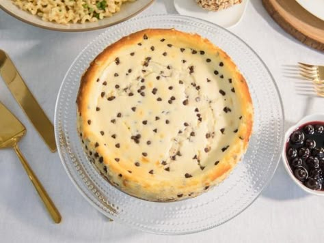 Cannoli Cheesecake Recipe, Cannoli Cheesecake, Giada Recipes, Food Network Canada, Giada De Laurentiis, Mascarpone Cheese, Köstliche Desserts, Italian Desserts, Cheesecake Recipe