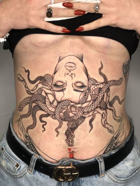 Medusa tattoo Strech Marks Tatoos, Plus Size Tummy Tattoo, Tattoo Stretch Mark Cover Up, Medusa Tattoo Stomach, Stretch Mark Tattoo Cover Up, Large Stomach Tattoos, Medusa Underboob Tattoo, Strech Mark Tattoo, Tatuajes Cover Up