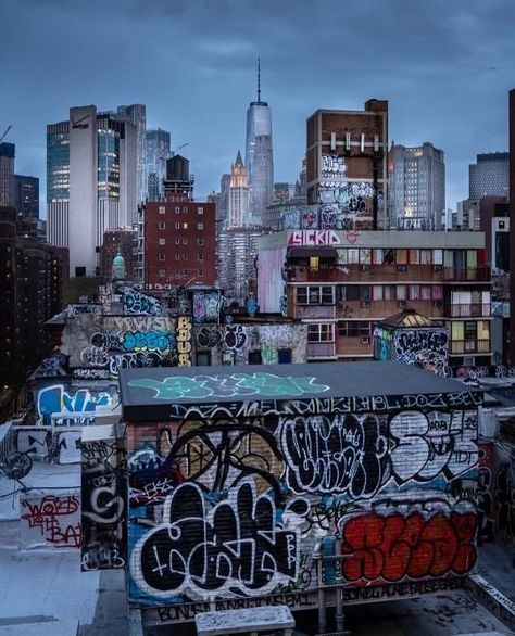 Nyc Urban Street Style, Graphiti Street Aesthetic, Street Art Mood Board, Street Grafitti, Classic Graffiti, Graffiti Background, City Graffiti, Alone At Night, Other Dimensions