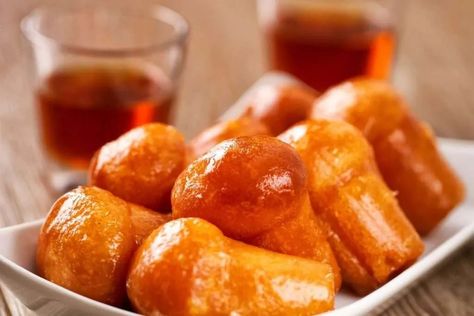 BABA' NAPOLETANO: Rum-Soaked Dreams from Naples Baba Rum, Rum Baba, Baba Recipe, Rum Cake Recipe, Popular Desserts, Rum Cake, Italian Cooking, Special Dinner, Italian Desserts