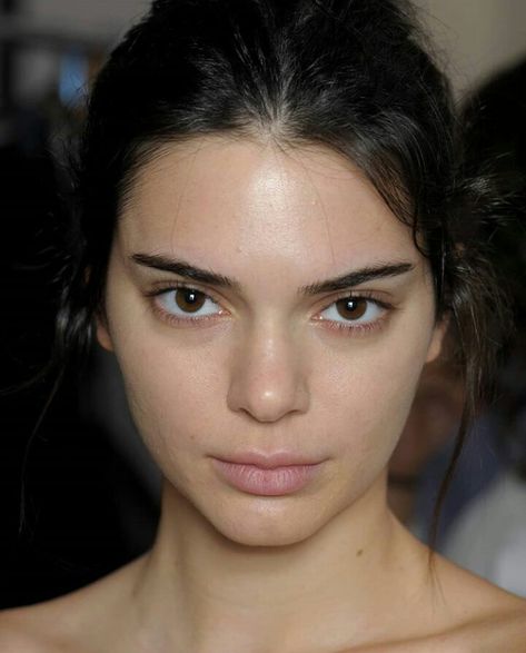 Kendall Jenner Nose, Kendall Jenner No Makeup, Kendall Face, Kendall Jenner Without Makeup, Kendall Jenner Eyes, Kendall Jenner Pics, Kendall Jenner Face, Kendall Jenner Makeup, Dark Eye Circles