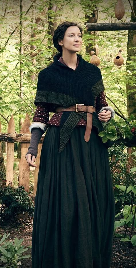 Claire Fraser Costume, Hobbit Clothes, Outlander Fashion, Outlander Style, Outlander Knitting, Outlander Costumes, Outlander Season 4, Outlander Claire, Quirky Style