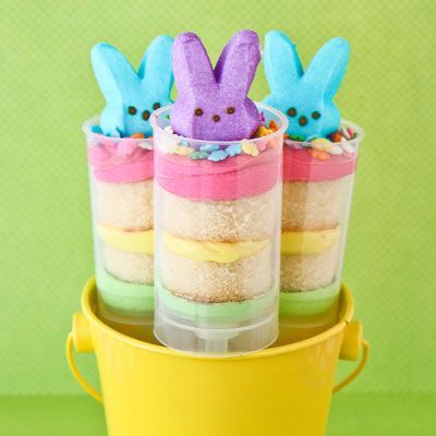 Easter Push Pops Push Pop Desserts, Pops Recipes, Peeps Recipes, Cake Push Pops, Push Up Pops, Pool Cake, Marshmallow Peeps, Easter Snacks, Easy Treat